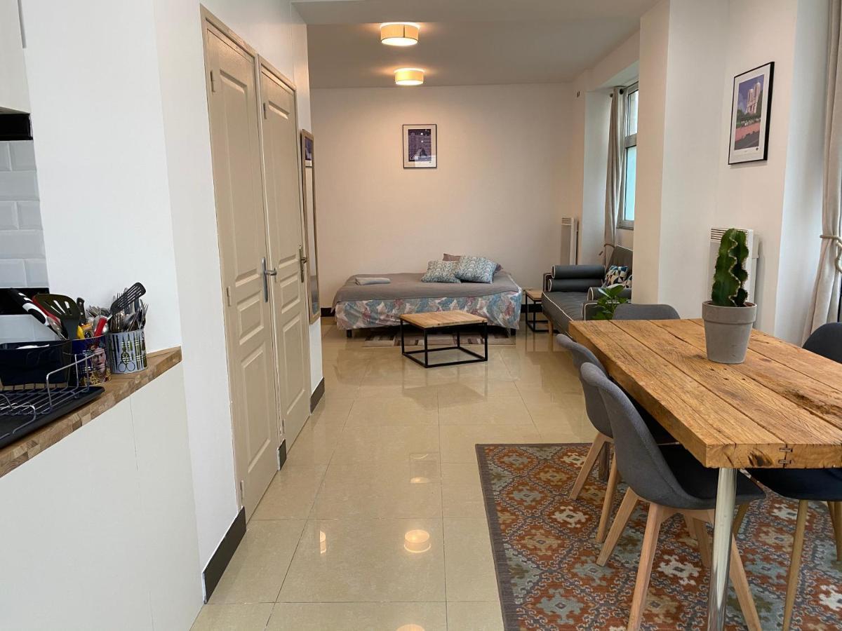 Large And Unique Souplex 60Sqm, Well Located Appartement Parijs Buitenkant foto